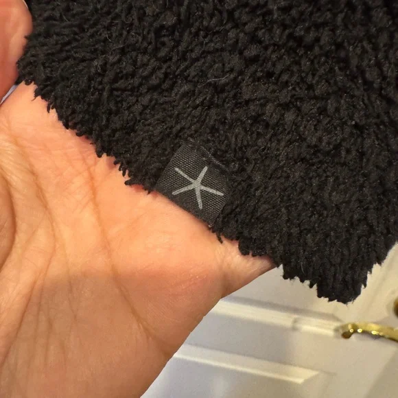 Cozy Black Women's Sweater - Barefoot Dreams Cozychic L - Picture 5 of 7